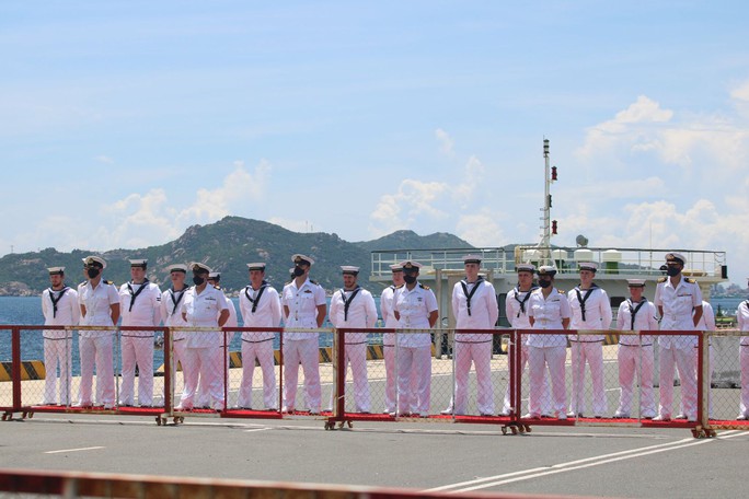 Tàu Hải quân Hoàng gia Anh HMS Richmond thăm Việt Nam - Ảnh 12.