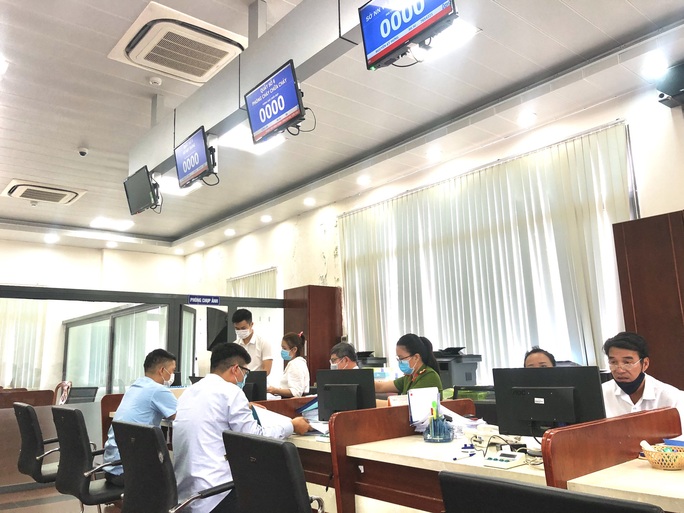 Quảng Nam: Nâng cao chất lượng bộ máy hành chính để phục vụ dân, doanh nghiệp - Ảnh 2.