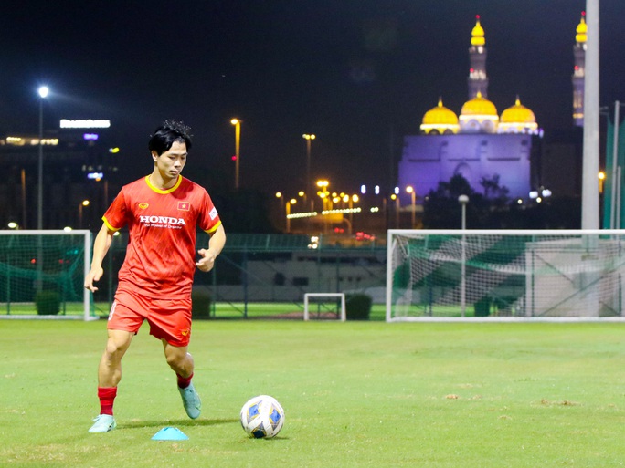 Quế Ngọc Hải tập riêng trong buổi tập đầu tiên của đội tuyển Việt Nam tại Oman - Ảnh 10.