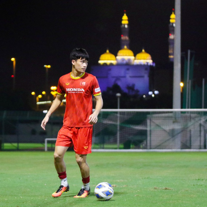 Quế Ngọc Hải tập riêng trong buổi tập đầu tiên của đội tuyển Việt Nam tại Oman - Ảnh 12.