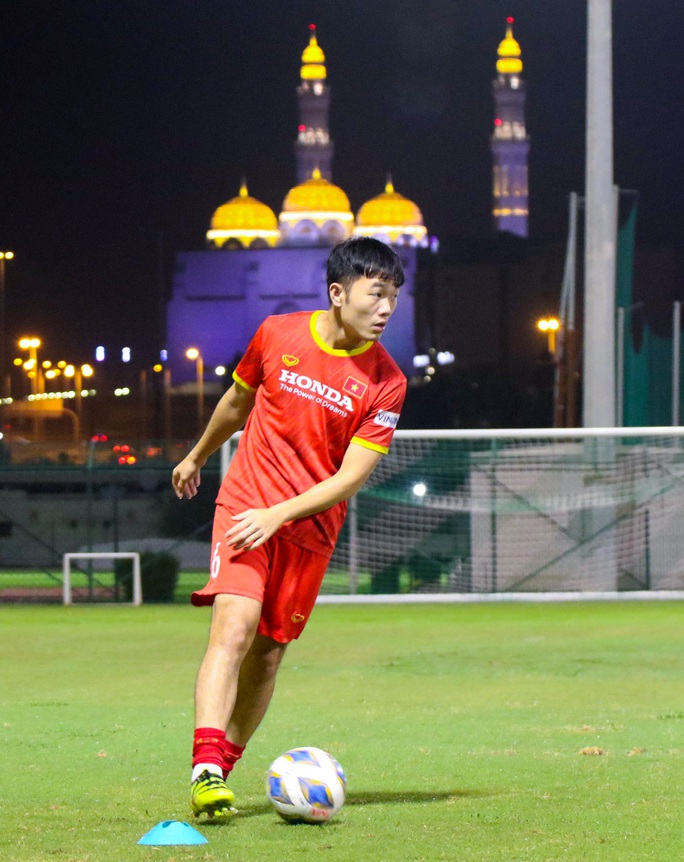 Quế Ngọc Hải tập riêng trong buổi tập đầu tiên của đội tuyển Việt Nam tại Oman - Ảnh 14.