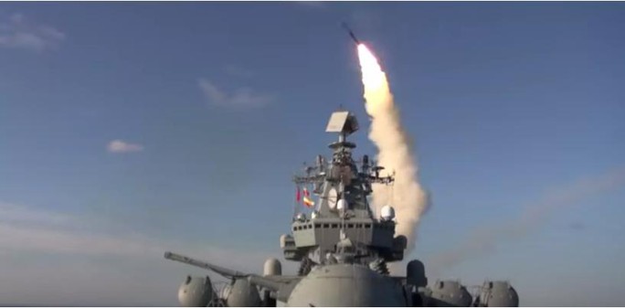 Hạm đội Nga tập trận 10 lần phóng tên lửa, Nhật Bản phản ứng - Ảnh 1.