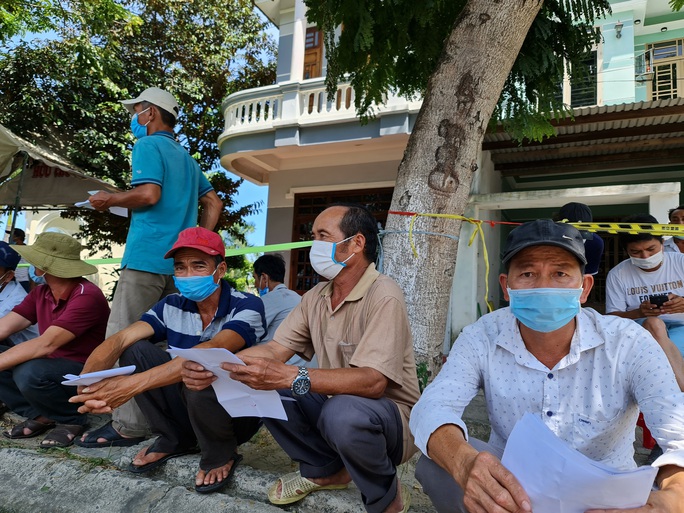 Không nắm rõ văn bản, hàng trăm người ngậm ngùi quay xe khi gặp chốt Quảng Nam – Đà Nẵng - Ảnh 2.