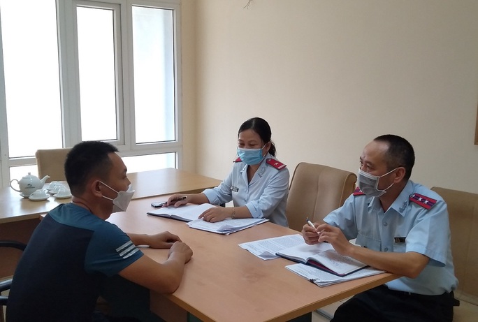 Tung tin Nghe giang hồ đồn giãn cách thêm 7 ngày, bị phạt 7,5 triệu đồng - Ảnh 1.