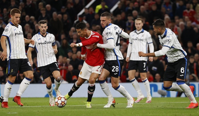 Ngược dòng điên cuồng ở Old Trafford, Man United đại phá Atalanta - Ảnh 1.