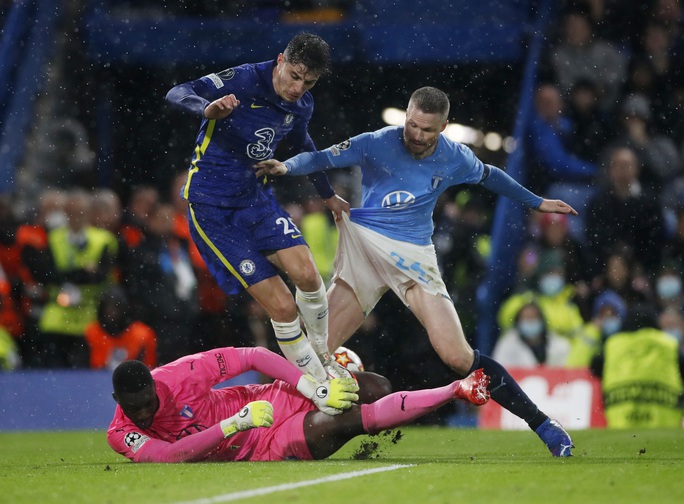 Chelsea mở đại tiệc ở Stamford Bridge, mơ tranh ngôi đầu Champions League - Ảnh 6.