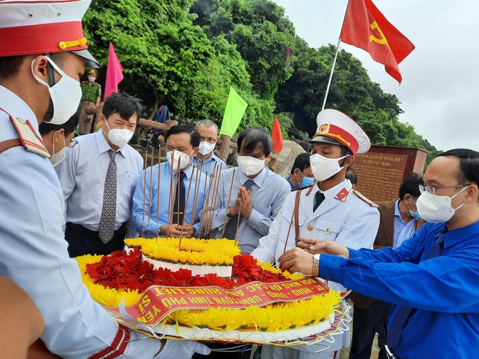 Phú Yên kỷ niệm 60 năm Đường Hồ Chí Minh trên biển - Ảnh 2.
