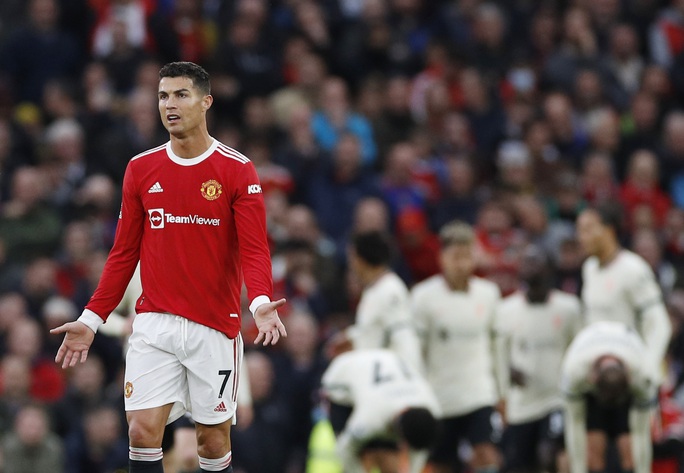 Cristiano Ronaldo bị chê tơi bời sau trận thảm bại trước Liverpool - Ảnh 9.