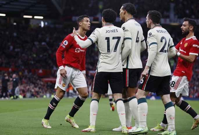 Cristiano Ronaldo bị chê tơi bời sau trận thảm bại trước Liverpool - Ảnh 7.