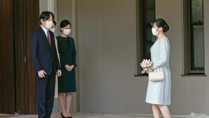 Bất chấp sóng gió, công chúa Mako của Nhật Bản đã kết hôn - Ảnh 3.