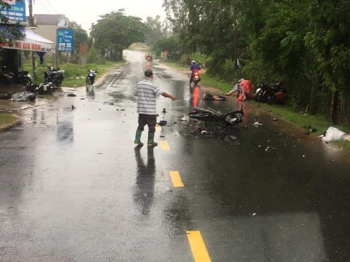 Va chạm xe máy ở Quảng Nam, 3 người chết - Ảnh 1.