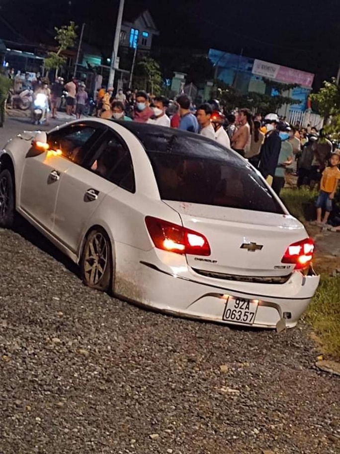 Ôtô tông 3 người thương vong ở Quảng Nam: Đèn đường tiền tỉ chập chờn - Ảnh 3.
