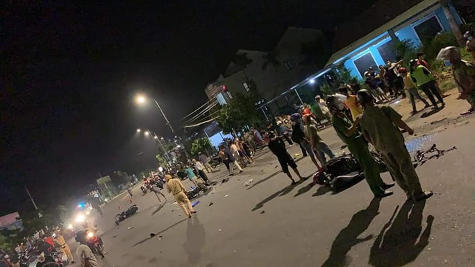 Ôtô tông 3 người thương vong ở Quảng Nam: Đèn đường tiền tỉ chập chờn - Ảnh 1.