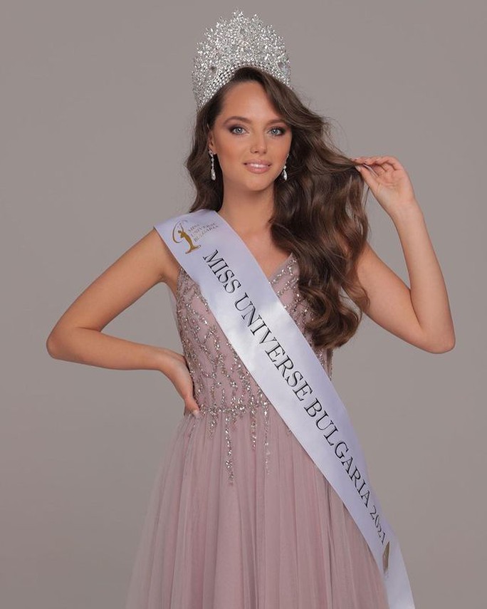 Ca sĩ trẻ đăng quang Hoa hậu Hoàn vũ Bulgaria 2021 - Ảnh 1.