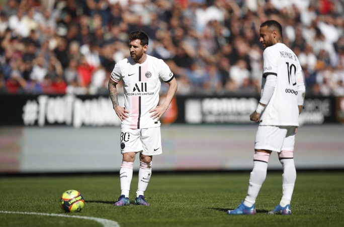 Bộ ba Messi - Neymar - Mbappe tịt ngòi, PSG thua trận đầu ở Ligue 1 - Ảnh 2.