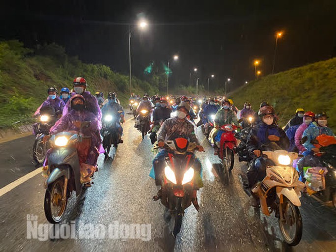Mở hầm Hải Vân cho đoàn người đi xe máy từ phía Nam về quê - Ảnh 6.