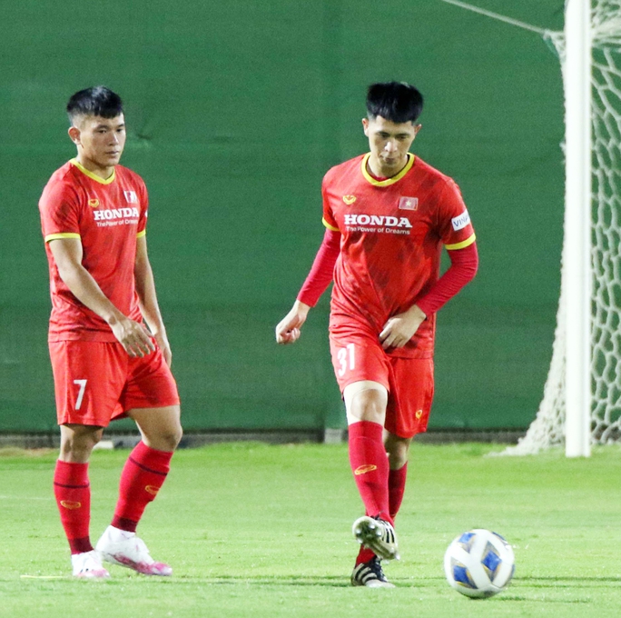 Trung vệ Đình Trọng bị loại khỏi danh sách thi đấu trận gặp đội tuyển Trung Quốc - Ảnh 1.