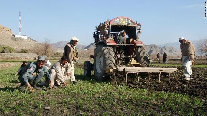 Mỹ đốt tiền ở Afghanistan: Phi đội 500 triệu USD đem... bán phế liệu - Ảnh 5.