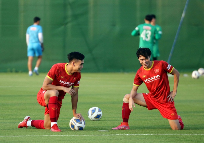 Đội tuyển Việt Nam có buổi tập cuối cùng tại UAE để chuẩn bị cho hành trình mới tại Oman - Ảnh 4.