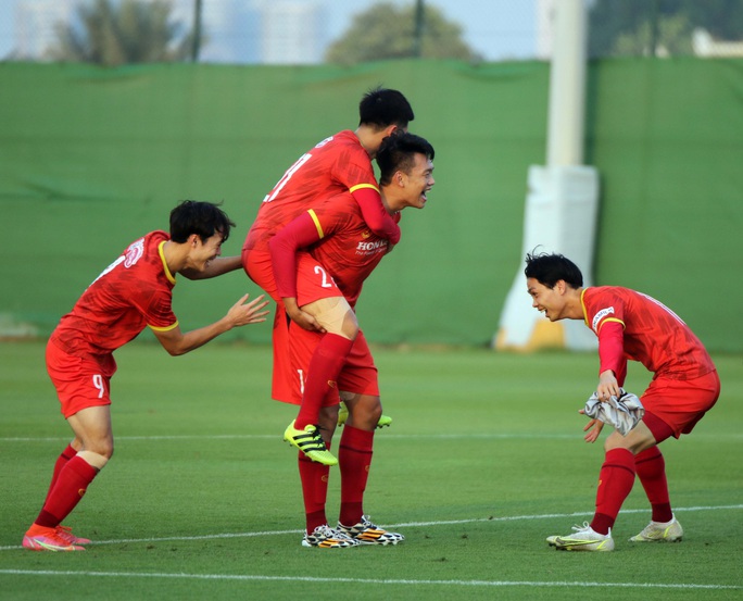Đội tuyển Việt Nam có buổi tập cuối cùng tại UAE để chuẩn bị cho hành trình mới tại Oman - Ảnh 6.