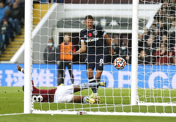 Thẻ đỏ nghiệt ngã, Aston Villa đại bại dưới tay West Ham - Ảnh 8.