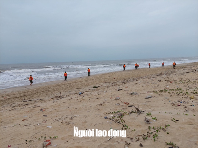Quảng Bình: Đi đánh cá, ngư dân rơi xuống biển mất tích - Ảnh 1.