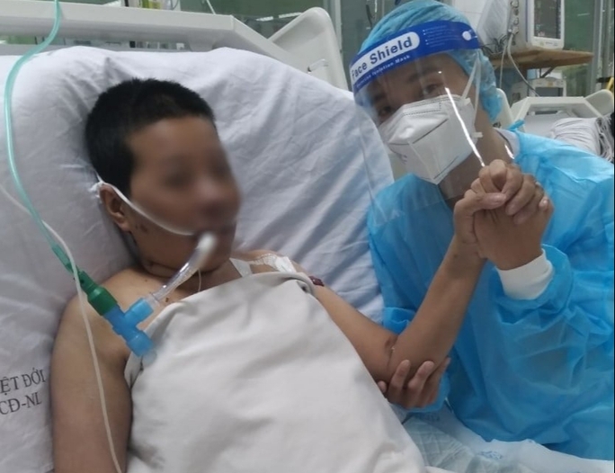 Hồi sinh thai phụ mắc Covid-19 nhờ ECMO, giữ 2 con an toàn trong bụng - Ảnh 1.