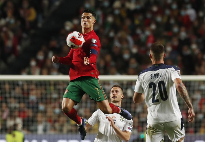 Ngỡ ngàng bàn thua phút 90, Bồ Đào Nha mất vé dự World Cup 2022 - Ảnh 4.