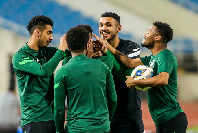 CLIP: Đội tuyển Ả Rập Saudi tập làm quen sân Mỹ Đình - Ảnh 8.