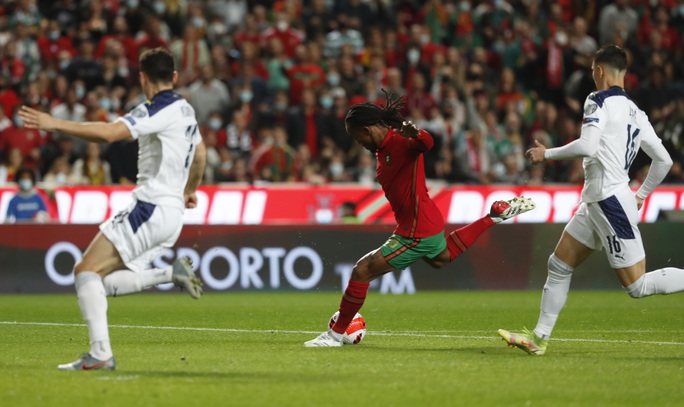 Ngỡ ngàng bàn thua phút 90, Bồ Đào Nha mất vé dự World Cup 2022 - Ảnh 2.