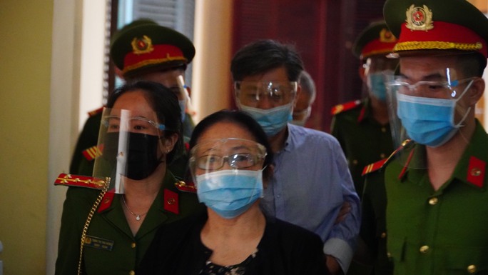Hình ảnh ông Nguyễn Thành Tài và nữ đại gia Dương Thị Bạch Diệp sáng 16-11 - Ảnh 3. Hình ảnh ông Nguyễn Thành Tài và nữ đại gia Dương Thị Bạch Diệp sáng 16-11 - Ảnh 3.