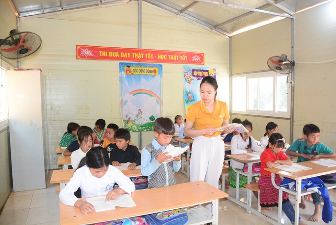 Kỷ niệm 39 năm Ngày Nhà giáo Việt Nam (20.11.1982 - 20.11-2021) (*): Thầy cô nâng bước trên mọi nẻo đường - Ảnh 1.