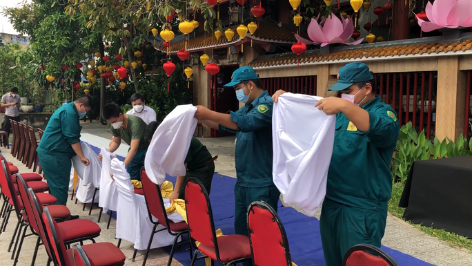 2021 hoa đăng tưởng niệm các nạn nhân Covid-19 ở chùa Pháp Hoa - Ảnh 5.
