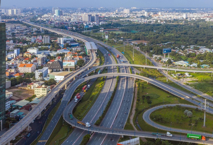 Cấp bách tìm vốn cho hạ tầng giao thông - Ảnh 1. Cấp bách tìm vốn cho hạ tầng giao thông - Ảnh 1.