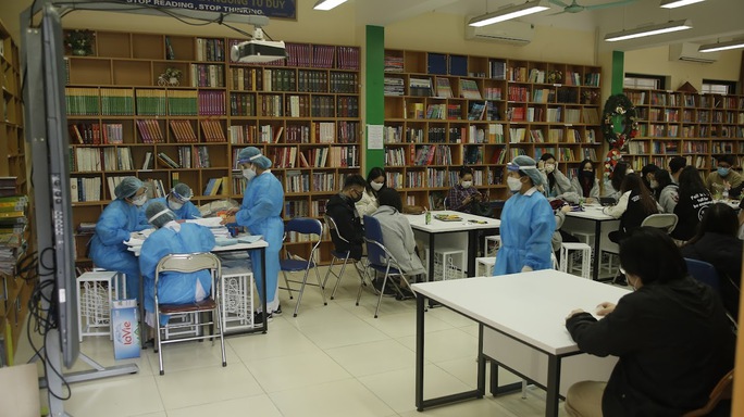 Hà Nội bắt đầu tiêm vắc-xin Covid-19 cho học sinh - Ảnh 3.
