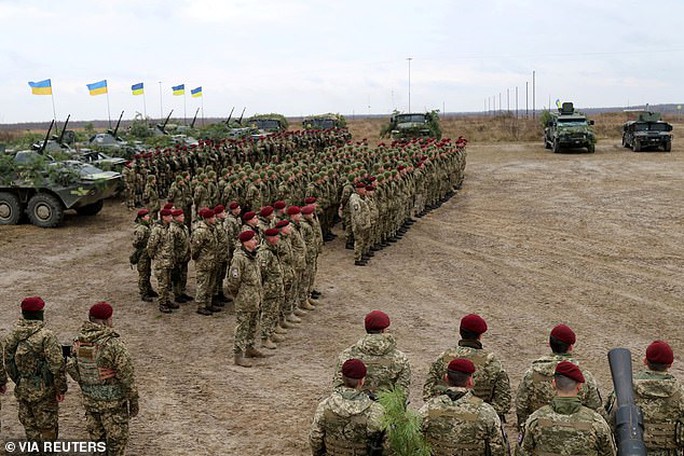 Sợ có biến, Ukraine tập trận rầm rộ sát thủ đô Kiev - Ảnh 4.