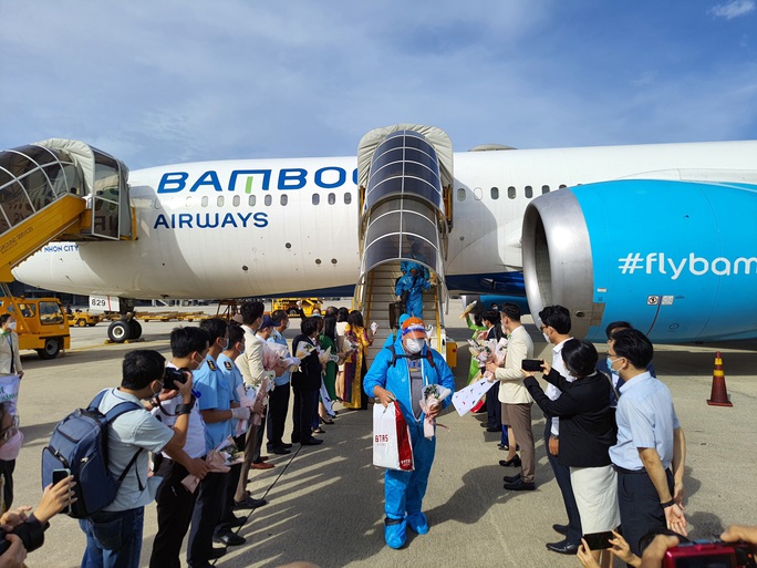 Hình ảnh đoàn khách quốc tế có hộ chiếu vắc xin quay lại Khánh Hòa - Ảnh 3.