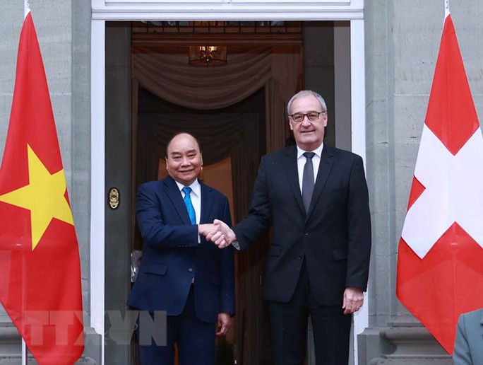 Tổng thống Thụy Sĩ chủ trì lễ đón Chủ tịch nước Nguyễn Xuân Phúc - Ảnh 4.