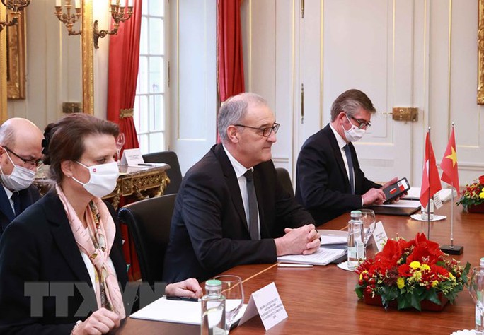 Tổng thống Thụy Sĩ chủ trì lễ đón Chủ tịch nước Nguyễn Xuân Phúc - Ảnh 6.
