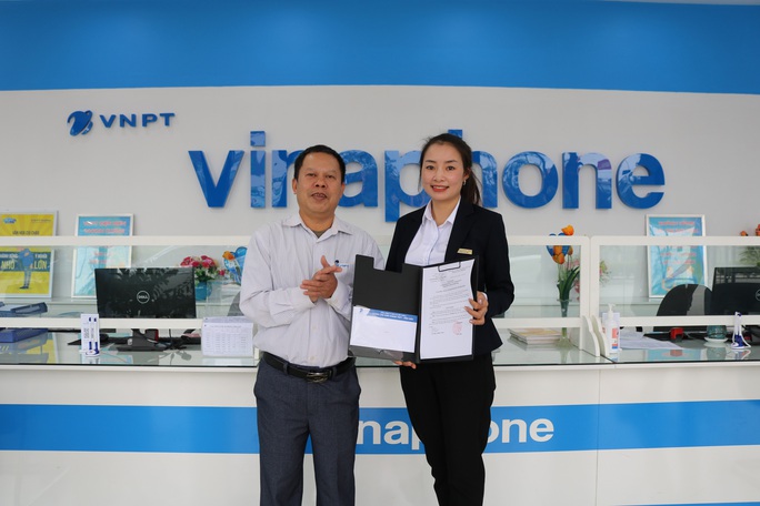 Tuyên dương nhân viên VinaPhone nhặt được của rơi trả người đánh mất - Ảnh 2.