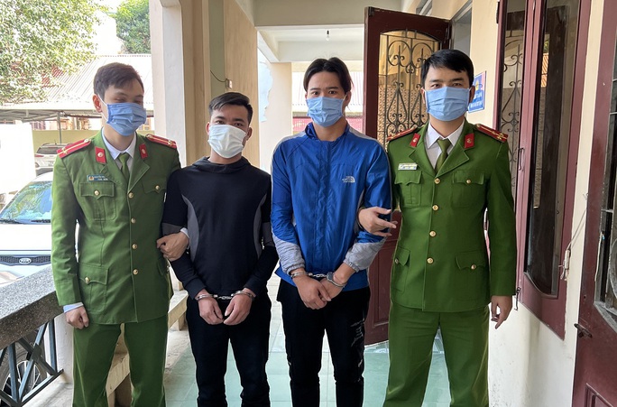 Bị nhắc nhở, thanh niên rút súng bắn vào đám đông - Ảnh 1.
