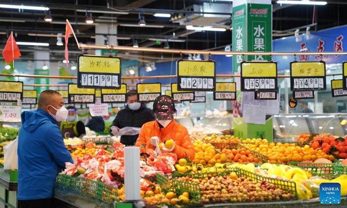 Trung Quốc: Người dân đổ tới siêu thị như nước lũ - Ảnh 3.