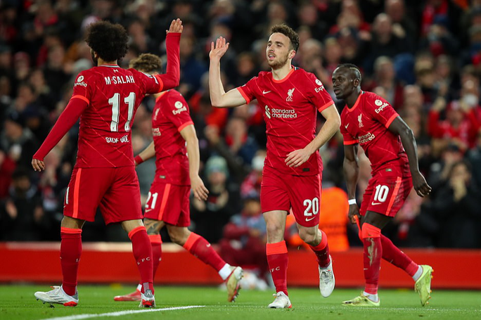 Luis Suarez mất bàn thắng ngày về Anfield, Liverpool vượt vòng bảng Champions League - Ảnh 3.