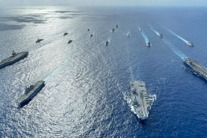 Mỹ tăng hiện diện ở biển Đông, Trung Quốc tập trận lớn ở Hoa Đông - Ảnh 1.