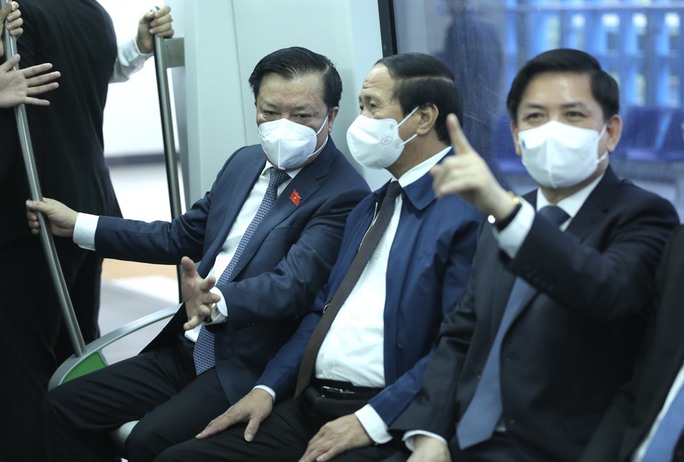 Phó Thủ tướng, Bí thư Hà Nội đi tàu đường sắt Cát Linh - Hà Đông khai thác thương mại - Ảnh 5.