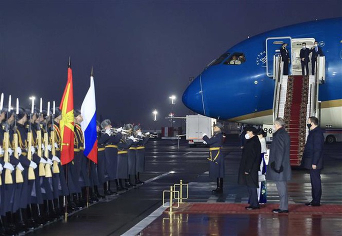 Chủ tịch nước Nguyễn Xuân Phúc đến Moscow, bắt đầu thăm chính thức Nga - Ảnh 2.