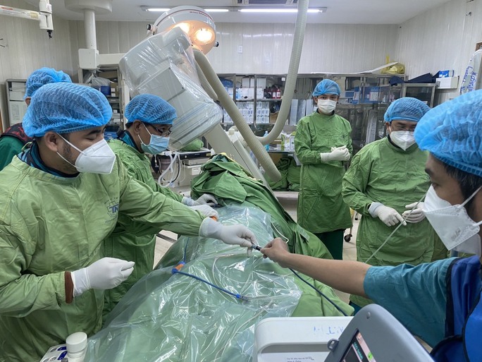 Lần đầu tiên tại Việt Nam: Phẫu thuật đặt máy tạo nhịp tim ở vị trí lạ, thành quả bất ngờ - Ảnh 1.
