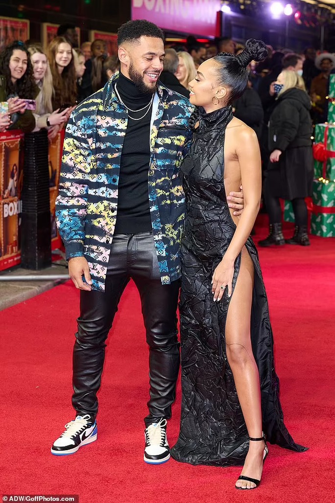 Nữ ca sĩ Leigh-Anne Pinnock khốn đốn vì... hở bạo - Ảnh 10.