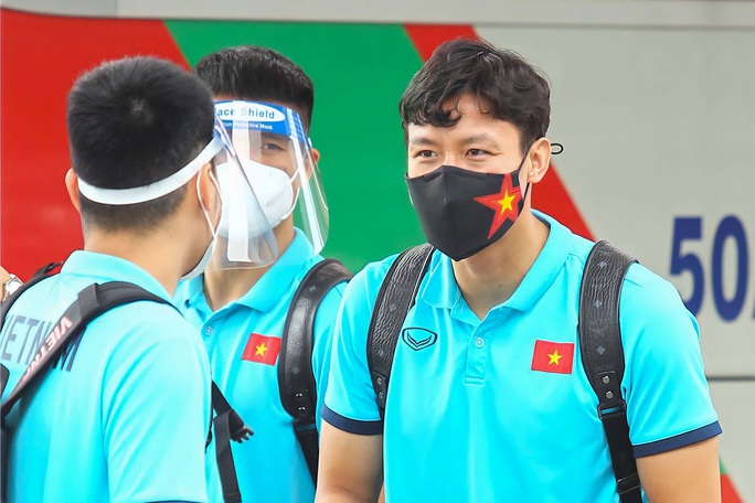 Đội tuyển Việt Nam lên đường sang Singapore dự AFF Cup - Ảnh 5.