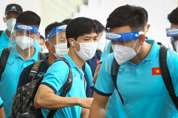 Đội tuyển Việt Nam lên đường sang Singapore dự AFF Cup - Ảnh 7.